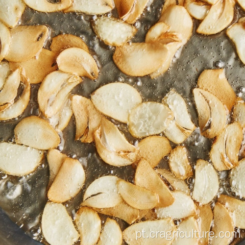 Saborosas batatas fritas de alho à venda